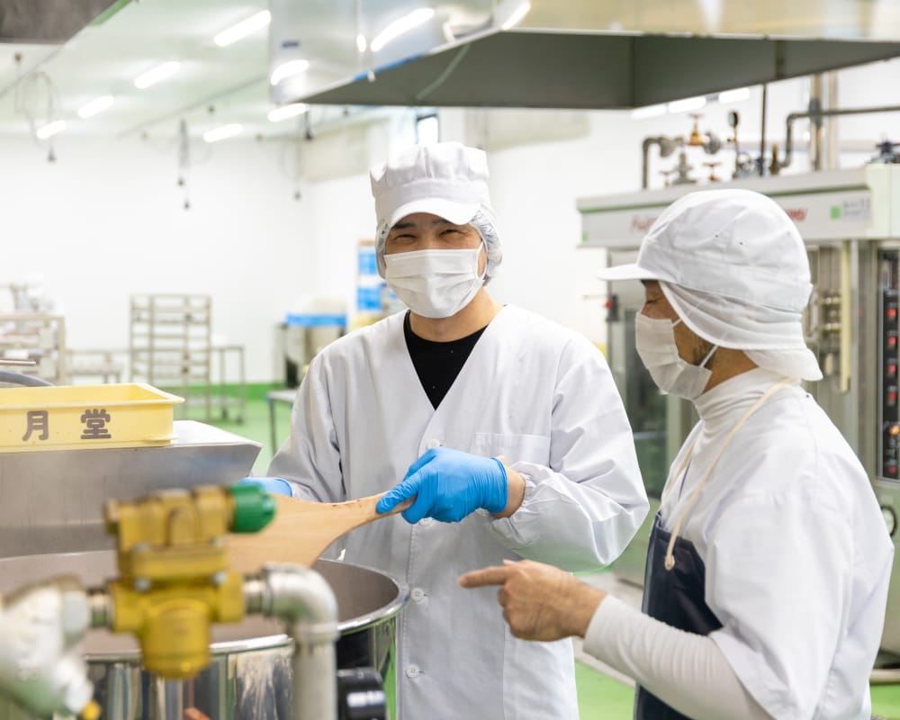 お菓子を製造している様子の画像